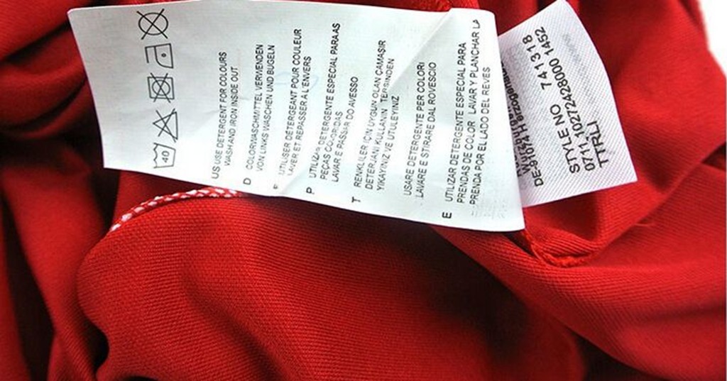 Waslabel Arsenal-shirt: binnenstebuiten wassen op 30°C om bedrukking te beschermen